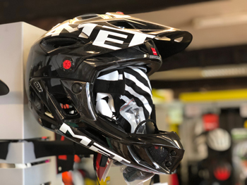 cycle, cycles et nature : magasin de vente et de reparation de velo a bordeaux, cycle, cycles et nature : magasin de vente et de reparation de velo a bordeaux, casque met parachute
